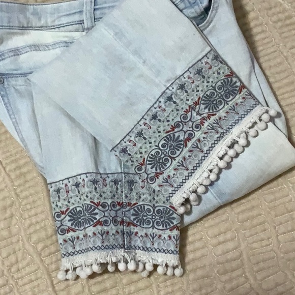 Democracy, size 8 stretch jeans. - Picture 4 of 7